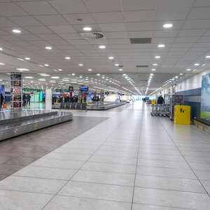 Neveřejná část letiště-carousel