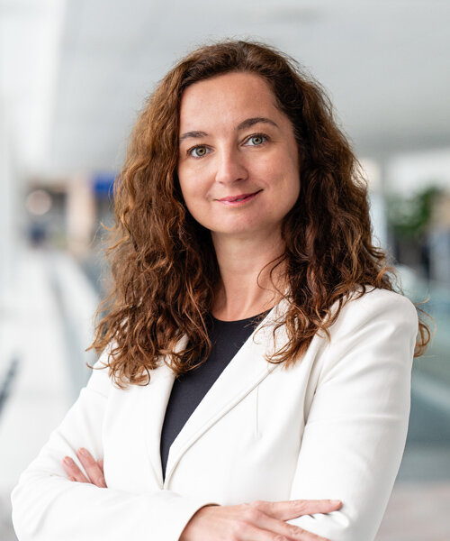 Mrs. Věra Dlouhá
